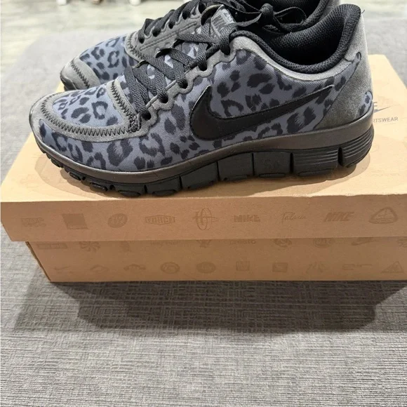 Nike Women’s leopard Free Run 5.0 - Picture 2 of 7